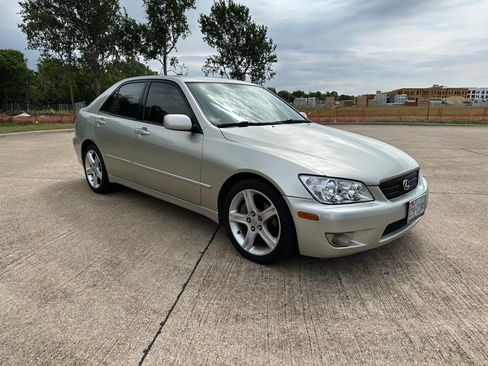 Used 2005 Lexus IS 300 RWD image 2
