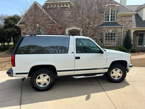 Used 1994 GMC Yukon Sport Utility 2D image 5