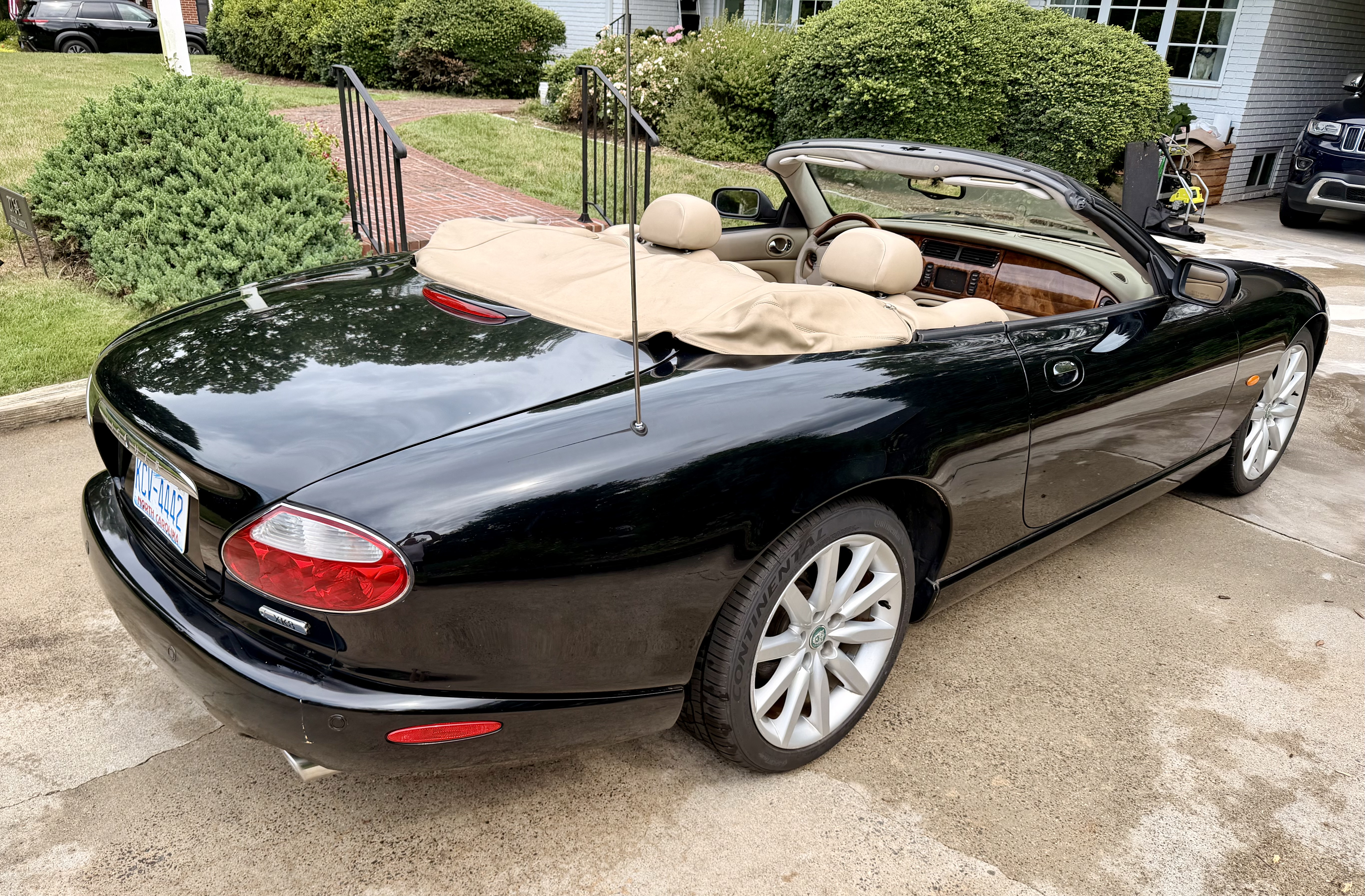 Used 2005 Jaguar XK8 Convertible RWD image 2