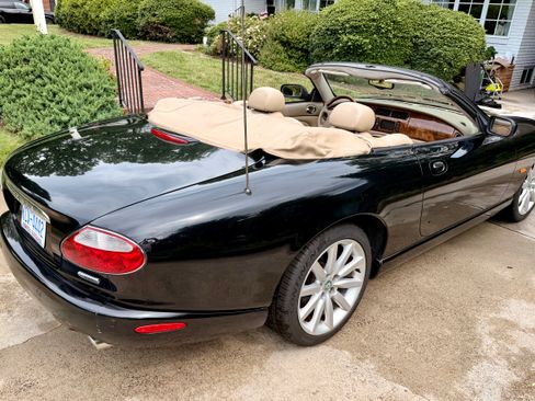 Used 2005 Jaguar XK8 Convertible RWD image 2