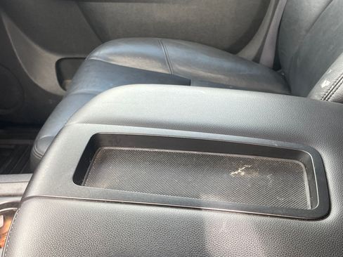 Used 2012 GMC Yukon SLT w/ SLT Chrome Package image 21