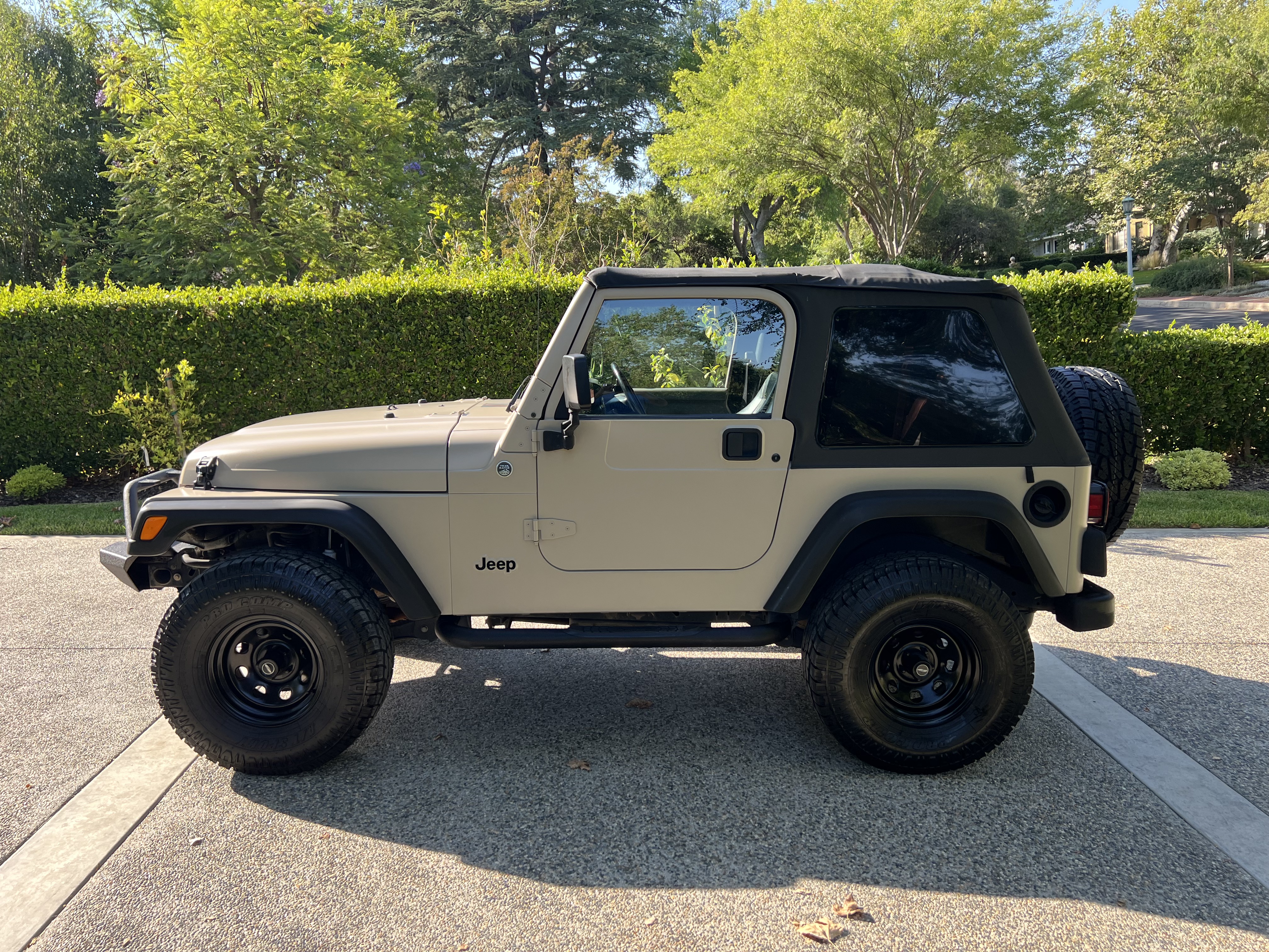 Used 2006 Jeep Wrangler Sport w/ 30" Tire & Wheel Group AWD/4WD image 2