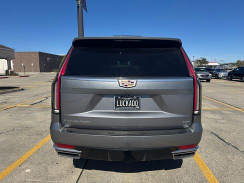 Used 2022 Cadillac Escalade Luxury w/ LPO, Illumination Package image 5