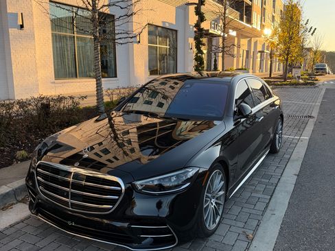 Used 2023 Mercedes-Benz S 580 4MATIC Sedan image 2