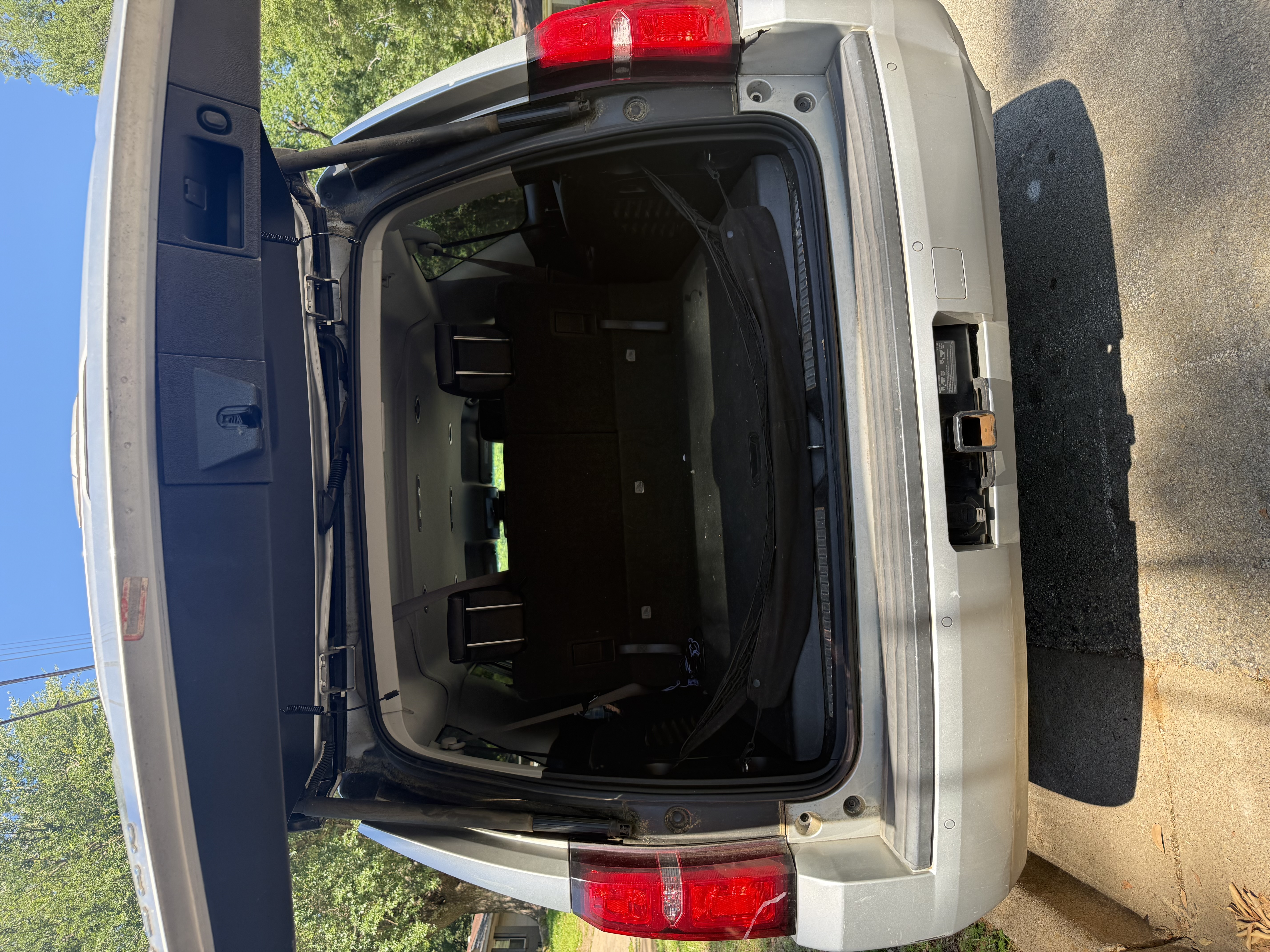 Used 2015 Chevrolet Suburban LT RWD image 15