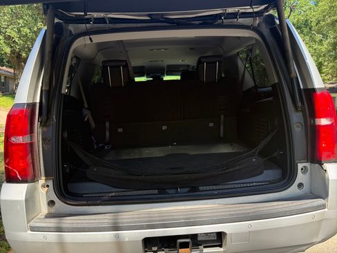 Used 2015 Chevrolet Suburban LT RWD image 15