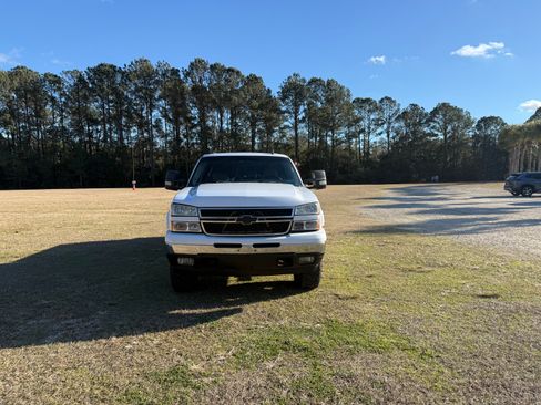 Used 2007 Chevrolet Silverado 1500 LT w/ Onstar Plus Package image 10