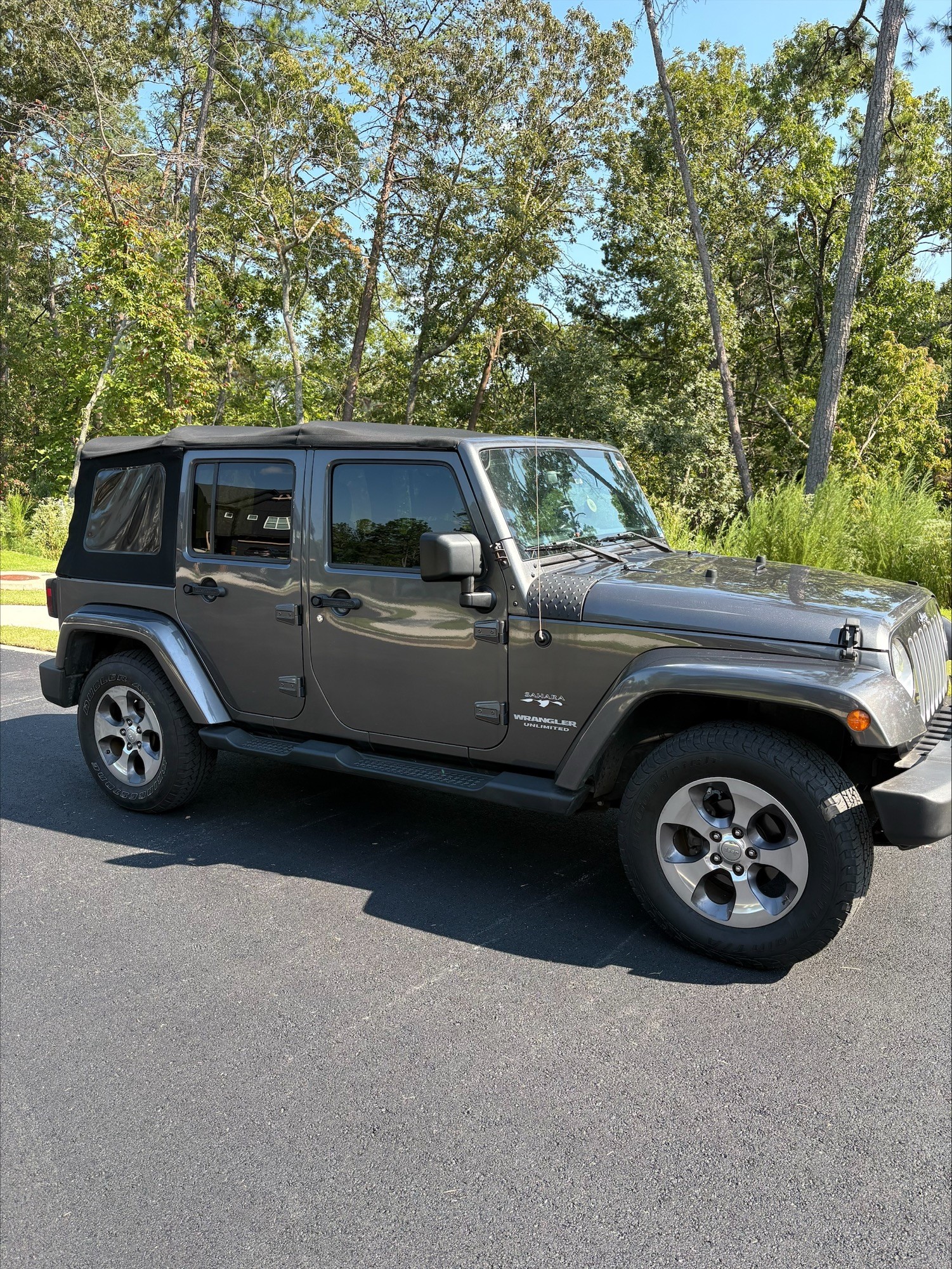 Used 2016 Jeep Wrangler Unlimited Sahara AWD/4WD image 4