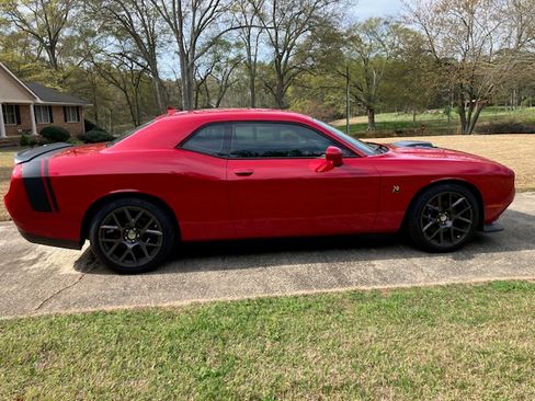Used 2016 Dodge Challenger R/T Scat Pack image 4