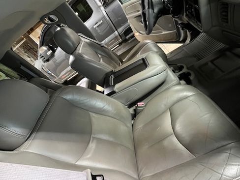 Used 2004 GMC Sierra 2500 SLE w/ Heavy-Duty Power Package image 11