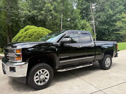 Used 2015 Chevrolet Silverado 2500 LTZ w/ LTZ Plus Package AWD/4WD image 2