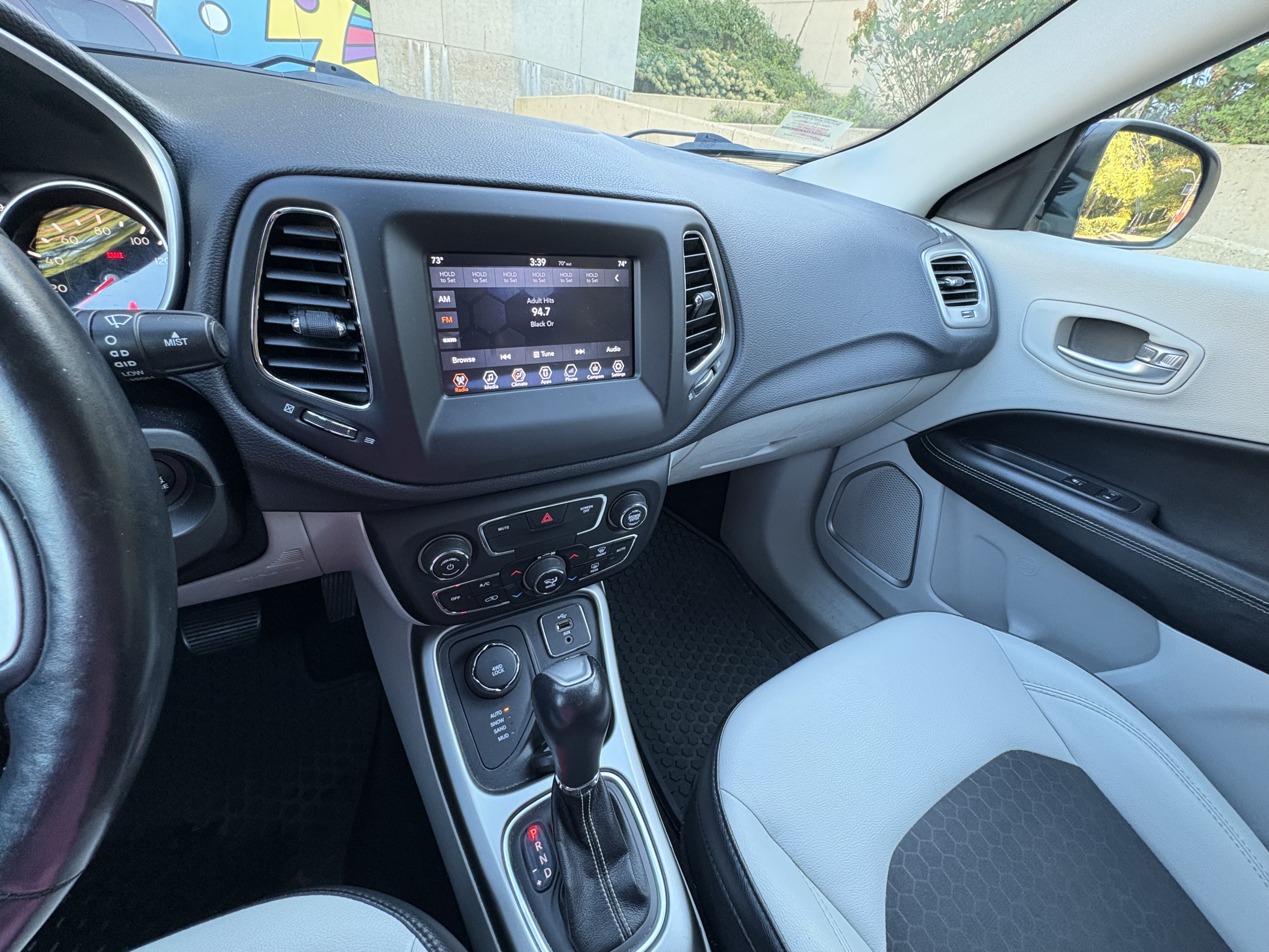 Used 2018 Jeep Compass Latitude w/ Popular Equipment Group AWD/4WD image 9