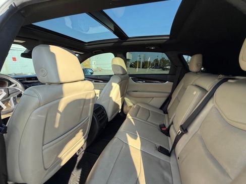 Used 2018 Cadillac XT5 Luxury w/ Driver Awareness Package image 8