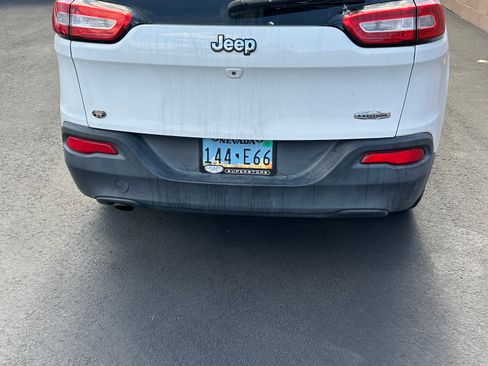 Used 2018 Jeep Cherokee Latitude FWD image 11