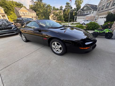 Used 1997 Chevrolet Camaro Z28 RWD image 2