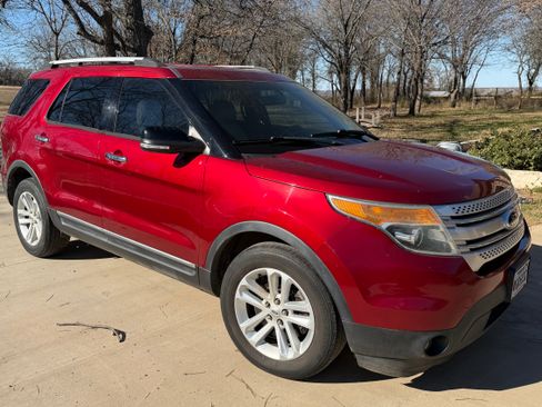 Used 2013 Ford Explorer XLT image 4