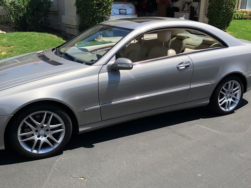 Used 2009 Mercedes-Benz CLK 350 Coupe image 4