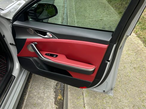 Used 2021 Kia Stinger GT1 image 11