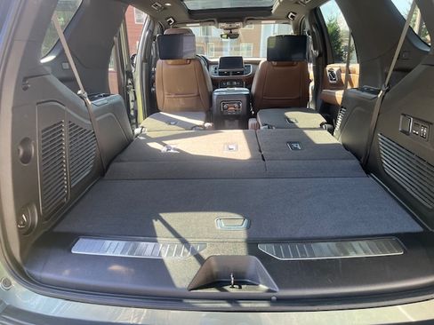 Used 2023 Chevrolet Tahoe High Country w/ Premium Package 2 AWD/4WD image 15
