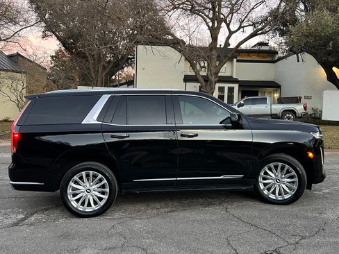 Used 2023 Cadillac Escalade Luxury image 4