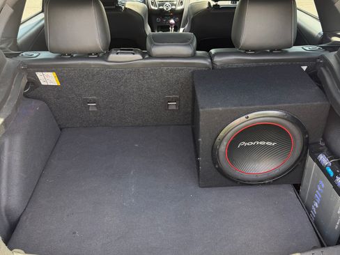 Used 2018 Ford Focus ST w/ Equipment Group 401A FWD image 16