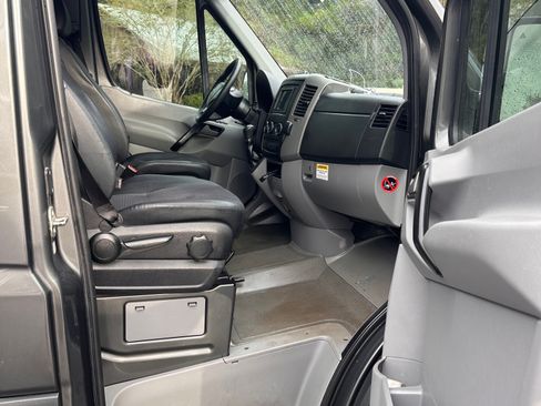 Used 2018 Mercedes-Benz Sprinter 2500 image 10