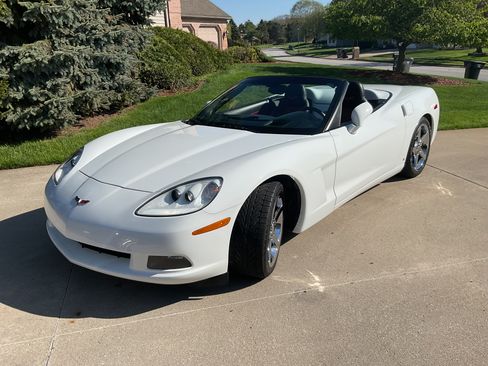 Used 2008 Chevrolet Corvette Convertible w/ Preferred Equipment Group RWD image 9