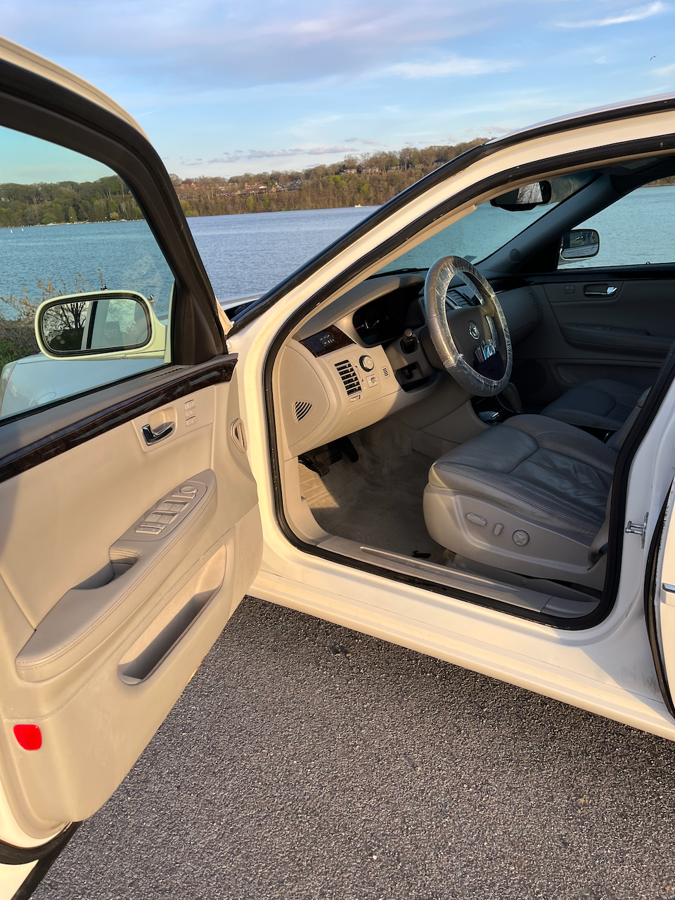 Used 2008 Cadillac DTS FWD image 6