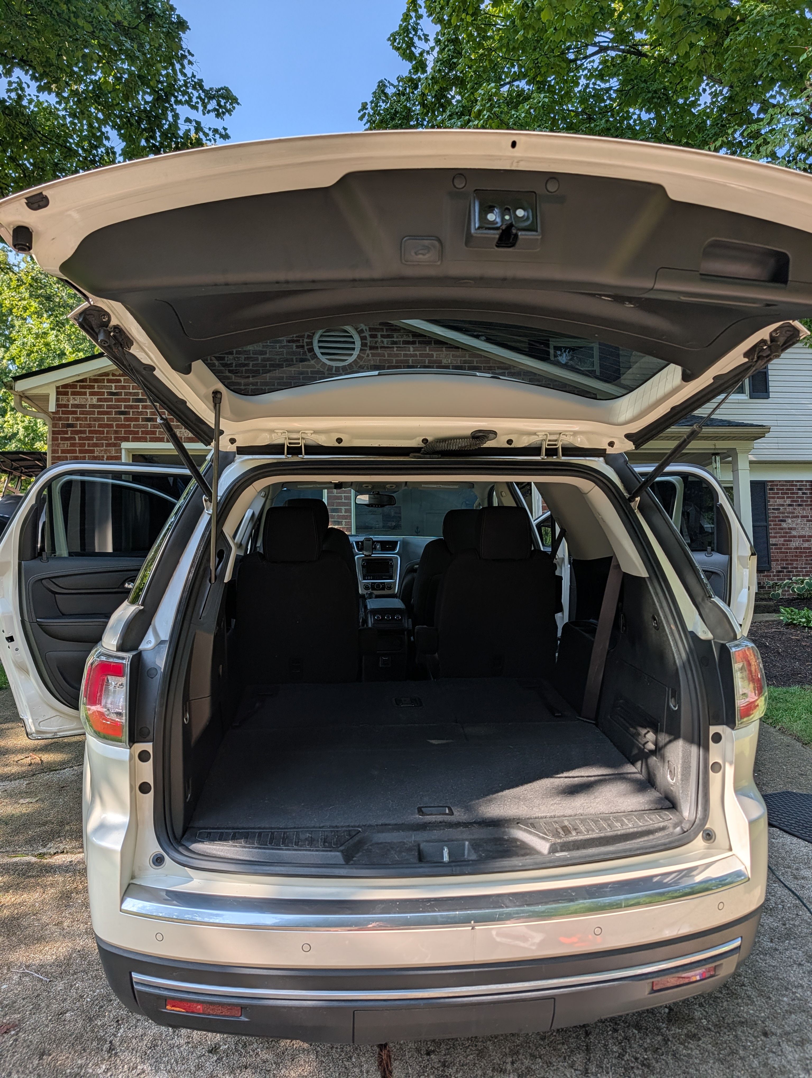 Used 2015 GMC Acadia SLE FWD image 11