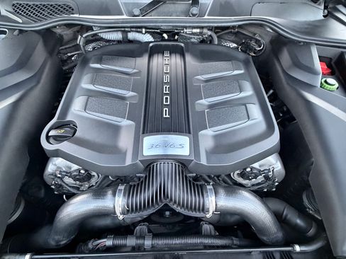 Used 2017 Porsche Cayenne S w/ Premium Plus Package image 23