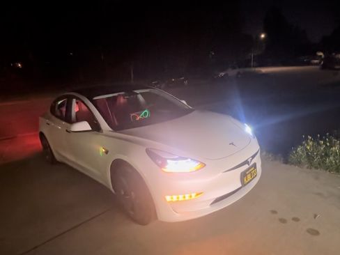 Used 2022 Tesla Model 3 image 11