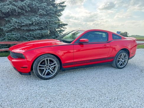 Used 2011 Ford Mustang Coupe w/ 101A Rapid Spec Order Code RWD image 4
