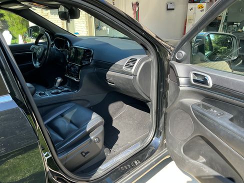 Used 2020 Jeep Grand Cherokee Limited AWD/4WD image 9