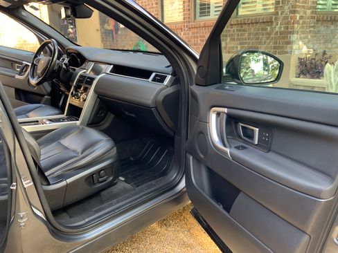 Used 2017 Land Rover Discovery Sport HSE image 28