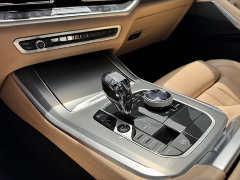 Used 2021 BMW X5 sDrive40i w/ M Sport Package RWD image 19
