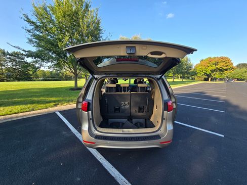 Used 2015 Kia Sedona EX FWD image 6