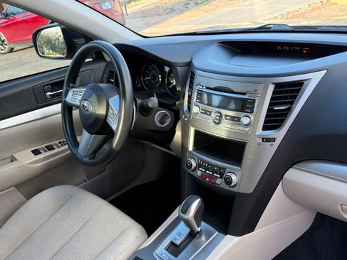 Used 2010 Subaru Outback 2.5i AWD/4WD image 23