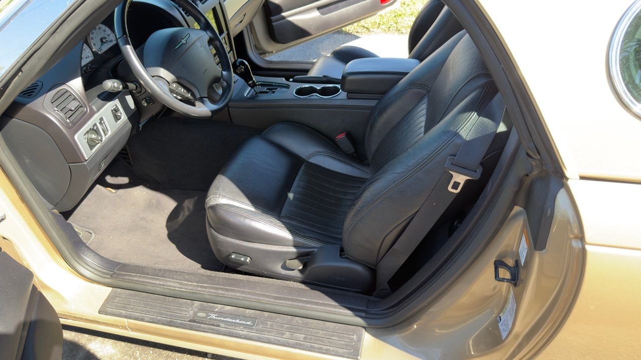 Used 2005 Ford Thunderbird RWD image 5