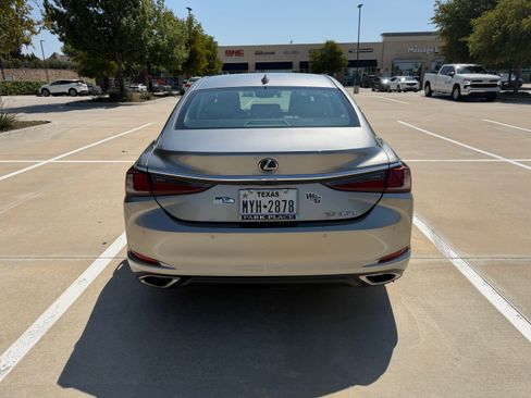 Used 2019 Lexus ES 350 w/ Premium Package FWD image 4