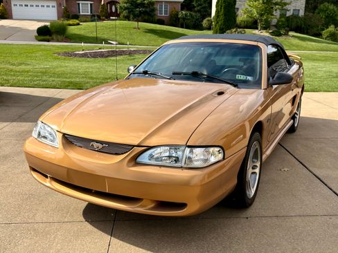 Used 1997 Ford Mustang GT RWD image 4