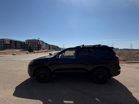 Used 2022 Lexus GX 460 w/ Black Line Special Edition image 10