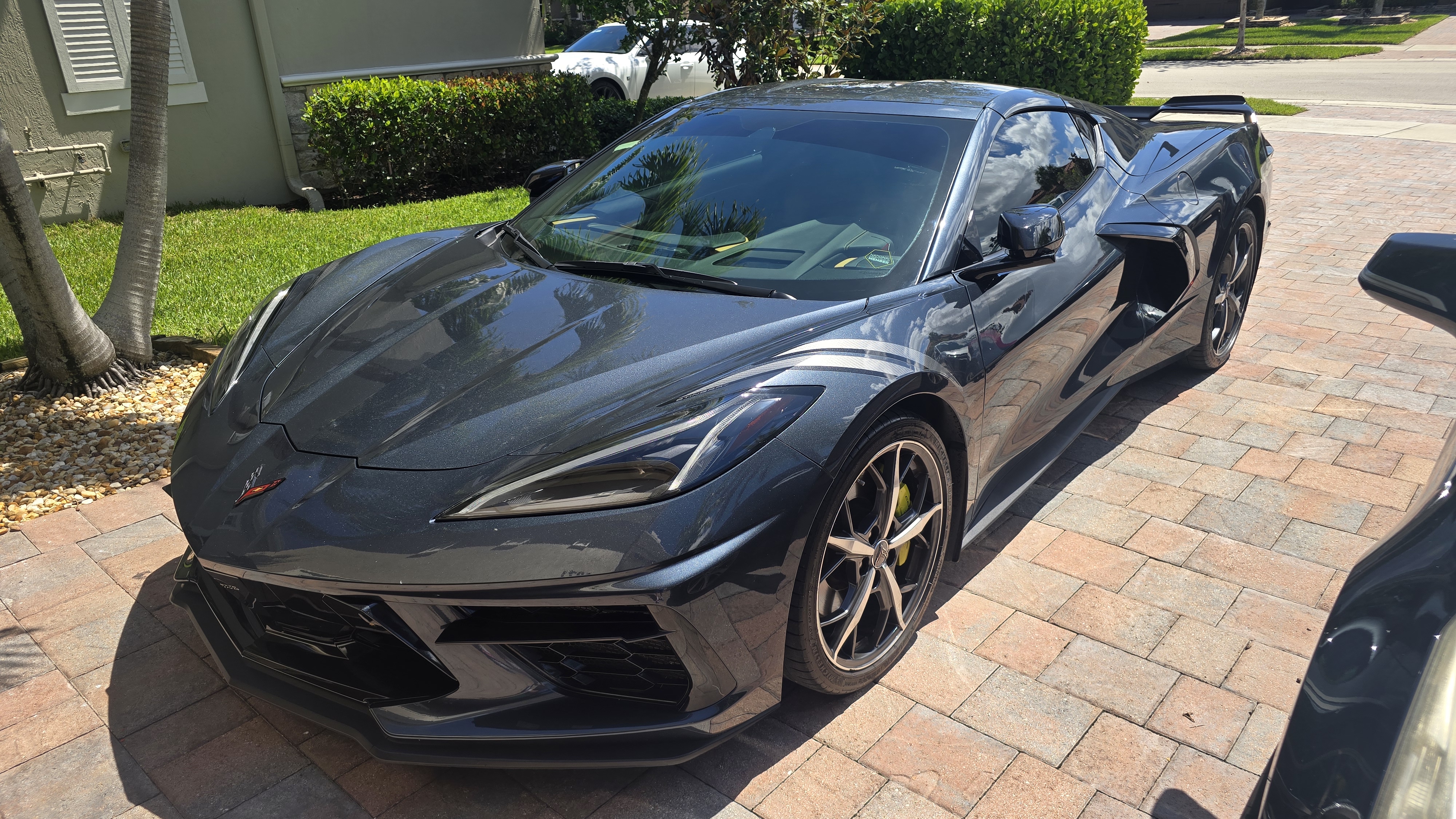 Used 2021 Chevrolet Corvette Stingray Preferred Cpe w/ Z51 Performance Package RWD image 1
