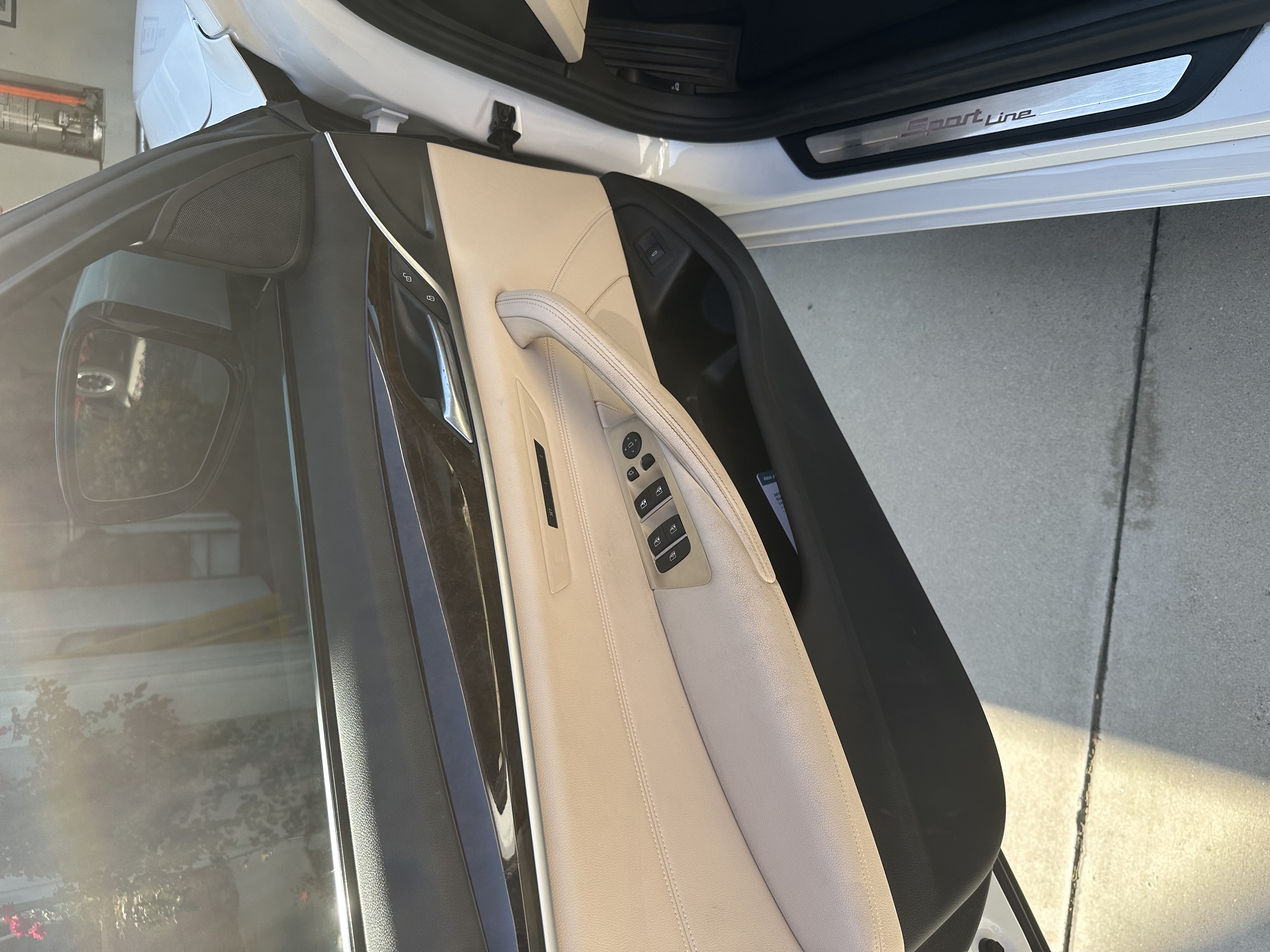 Used 2020 BMW 530i w/ Convenience Package RWD image 8