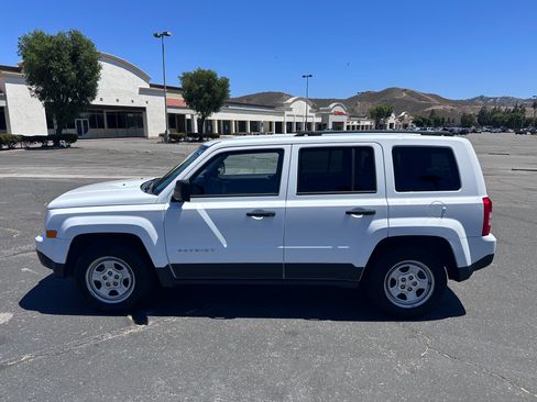 Used 2014 Jeep Patriot Sport FWD image 1