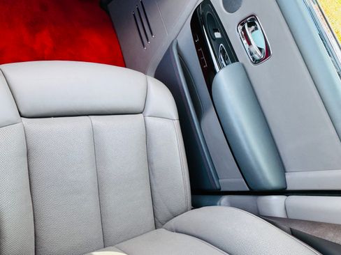 Used 2018 Rolls-Royce Phantom Sedan image 22