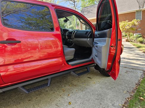 Used 2013 Toyota Tacoma PreRunner w/ SR5 Pkg image 13