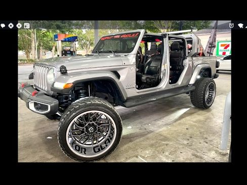 Used 2020 Jeep Gladiator Overland image 1