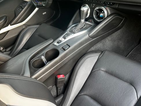 Used 2016 Chevrolet Camaro SS RWD image 6