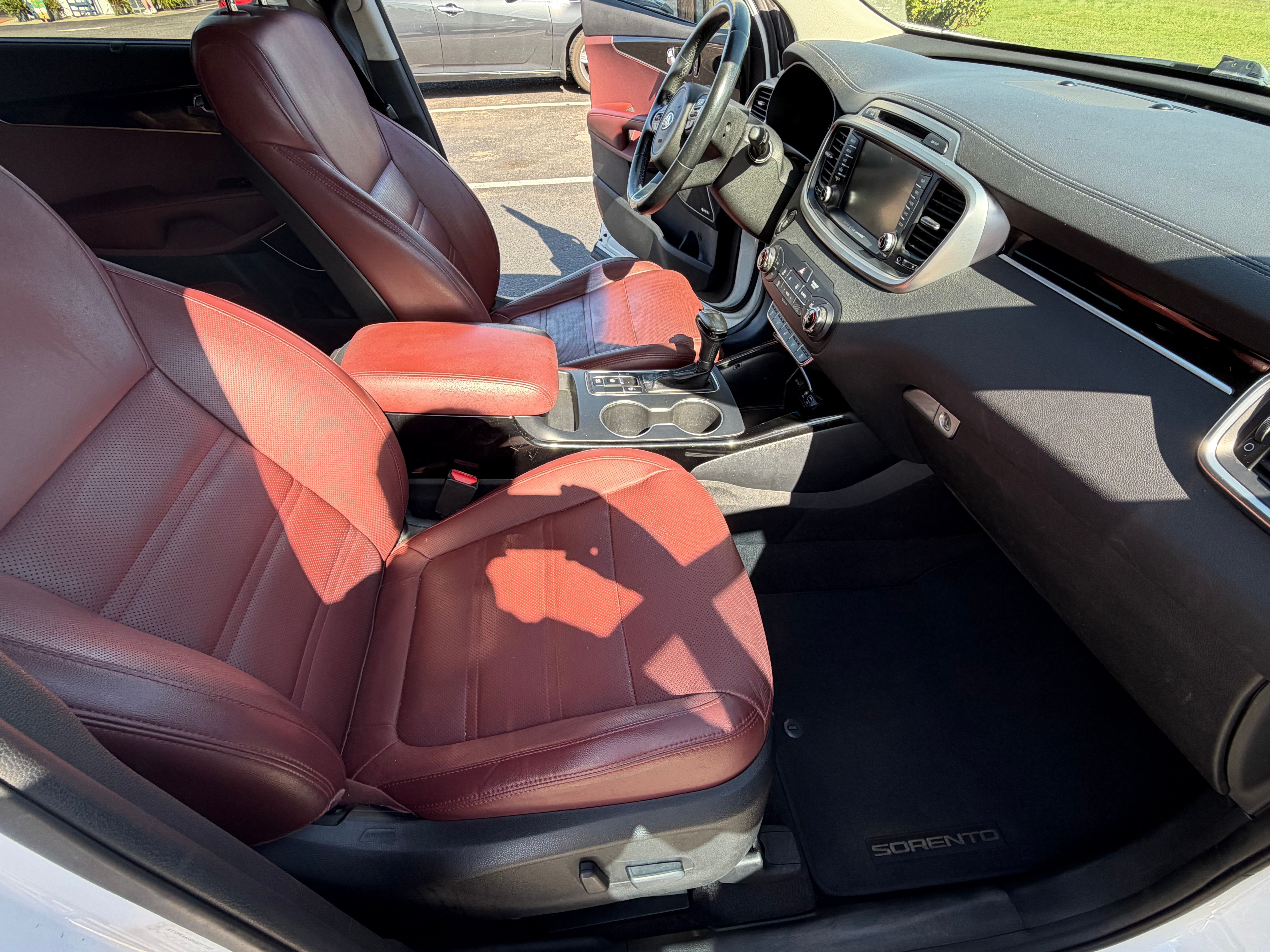 Used 2017 Kia Sorento SX FWD image 11