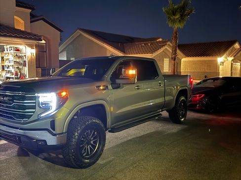 Used 2024 GMC Sierra 1500 SLT w/ SLT Premium Plus Package AWD/4WD image 11